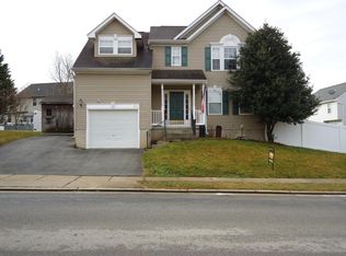 698 Crosswinds Dr, Charles Town, WV 25414