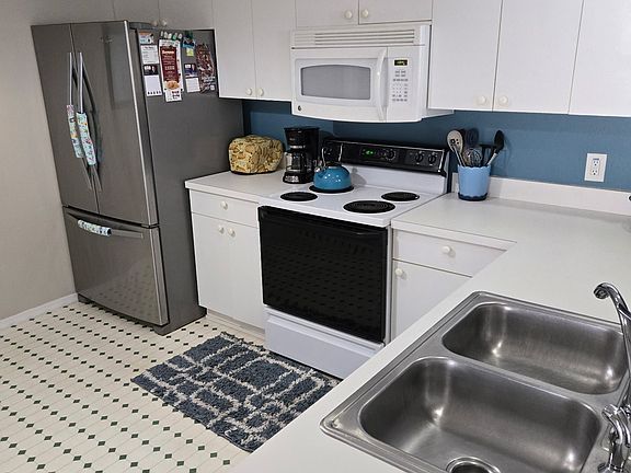 5th image of 726 Villita Ln