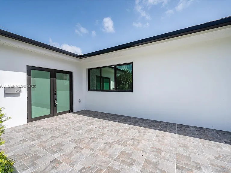 1621 S Treasure Dr — Photo 10