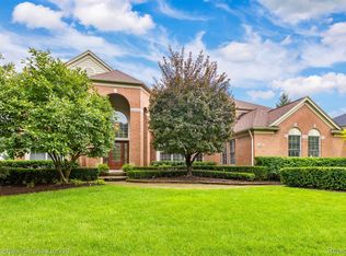 2383 Andover Blvd, Rochester, MI 48306