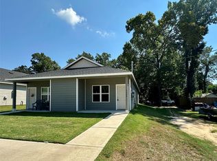 500 Young St #B, Willis, TX 77378