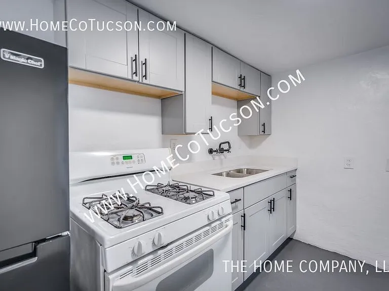 940 E Florita St — Photo 30