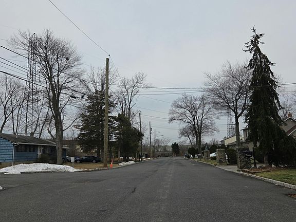 5th image of 19 Locust Ave
