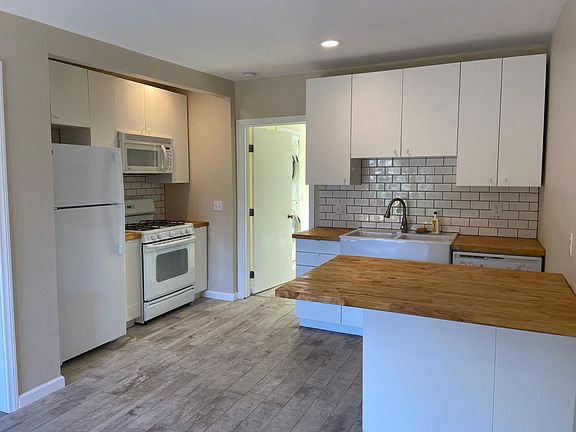 2nd image of 4440 Dakota Dr