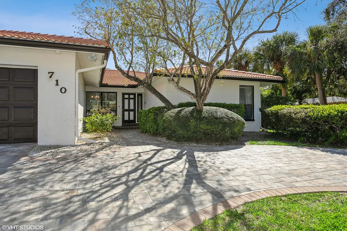 3 bed, 3.0 bath, 1963 sqft, $5,500 — Photo 3