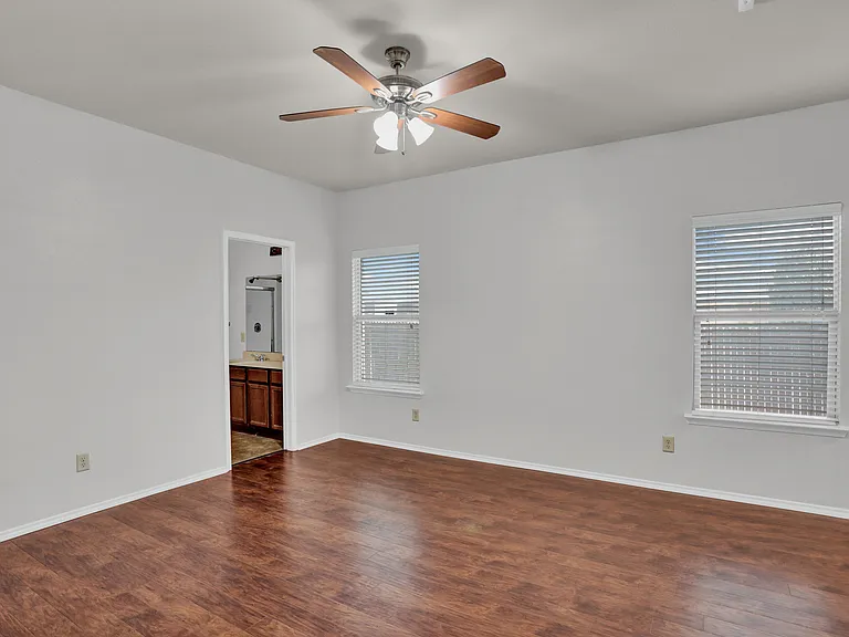 2138 Meadow View Dr — Photo 11
