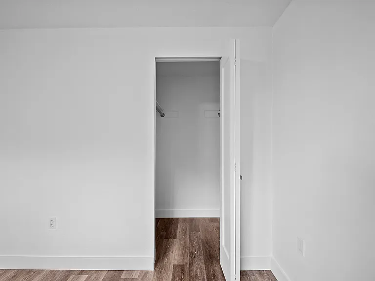 837 Ellery St — Photo 8