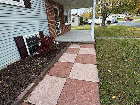 3rd image of 19 Diana Dr