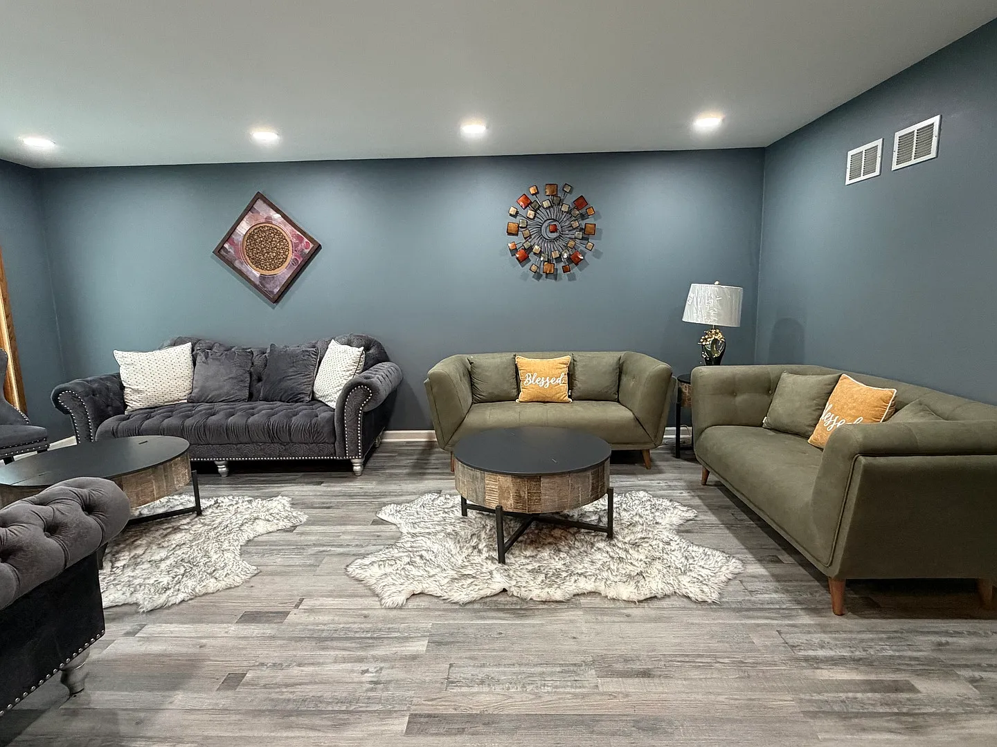 3 bed, 2022 sqft, $4,400 — Photo 3