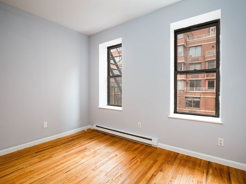2nd image of 336 W 49th St APT 4FW