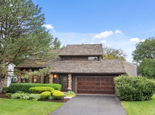 1902 Gladstone Dr, Wheaton, IL 60189