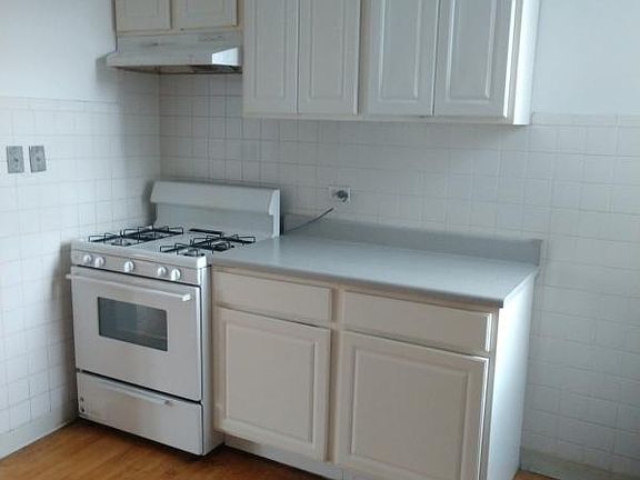 4th image of 4047 N Mozart St APT 3W