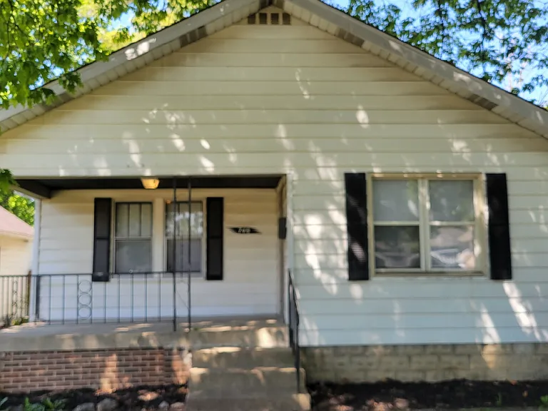 740 N Drexel Ave — Photo 1