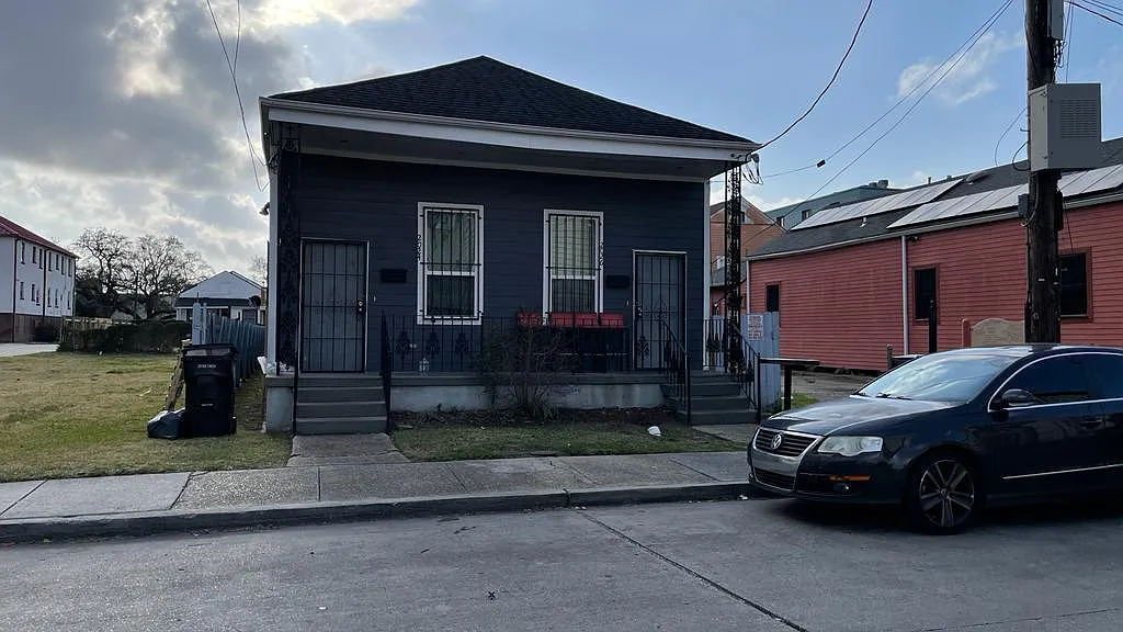 2026 Toledano St — Photo 4