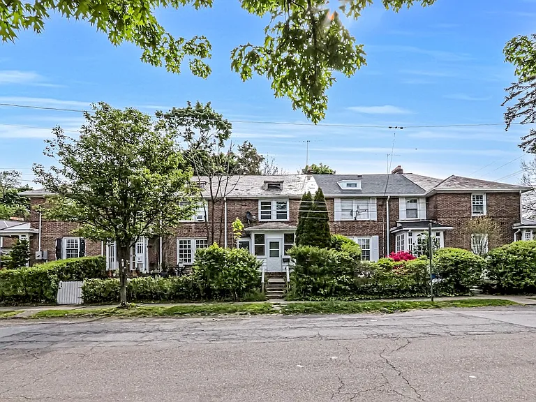 6 Bush Ave — Photo 1