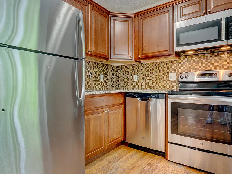 468 Mansfield St #8 — Photo 7