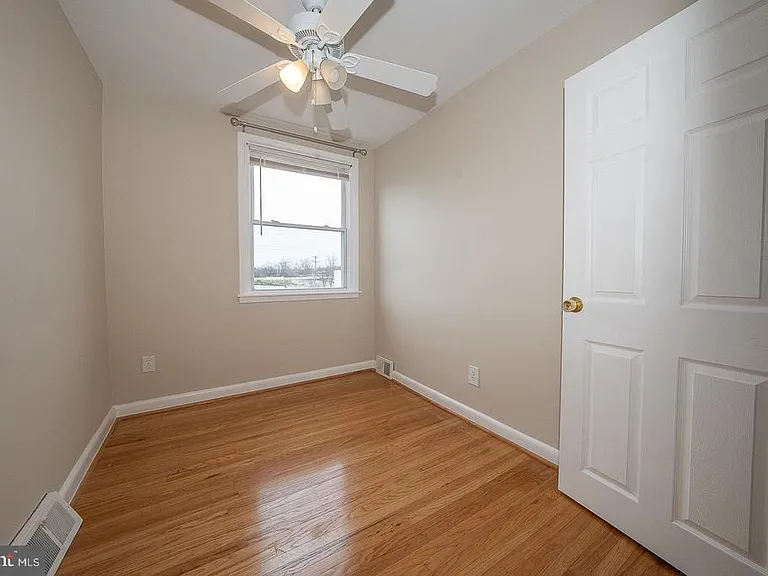 130 Ivy Ct — Photo 42
