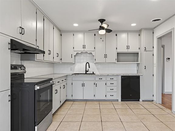 3rd image of 2541 W Eubanks St
