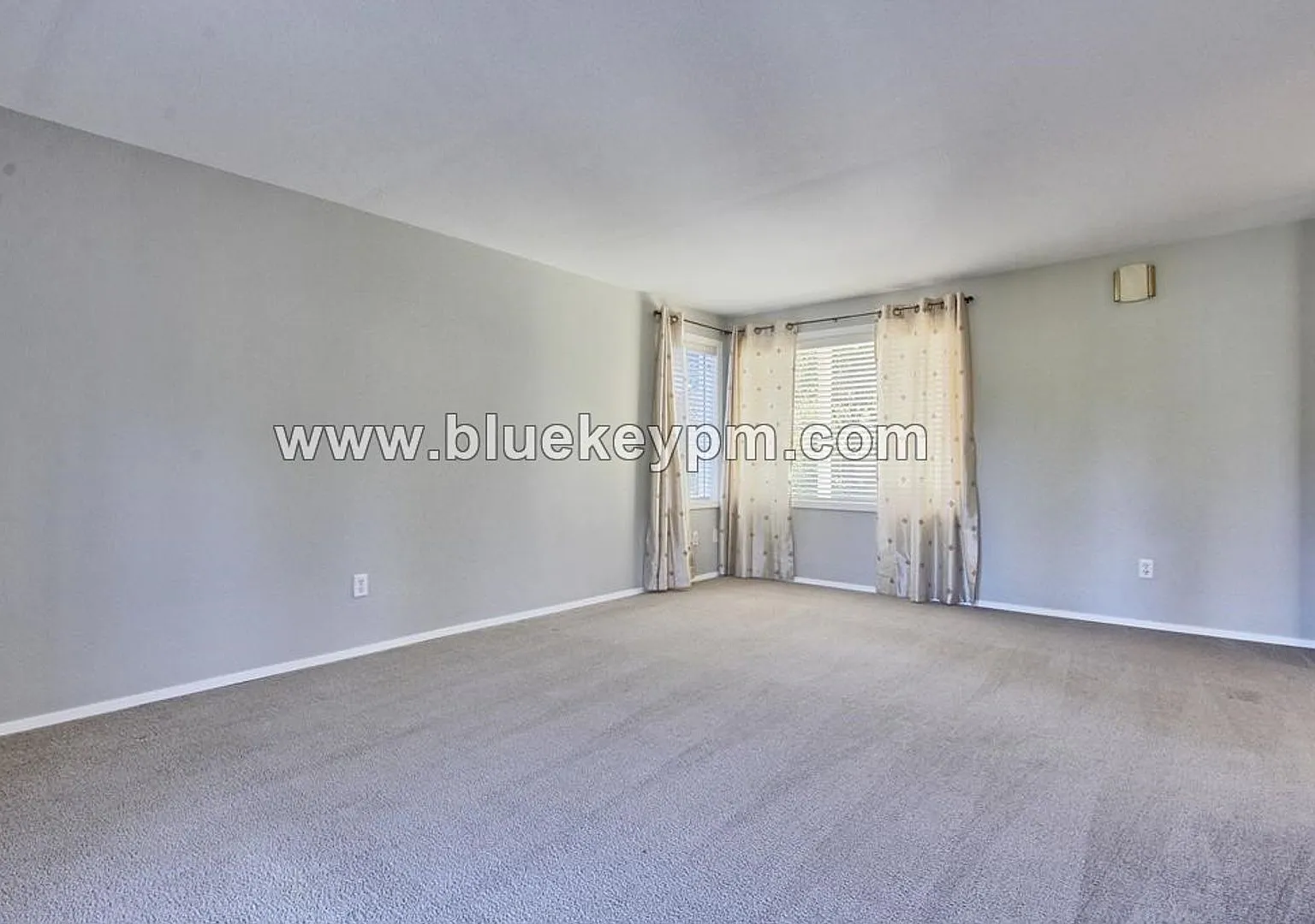 3 Bed, 1 Bath Home in Beaverton with Primary Bedroom on Main Floor — Photo 4