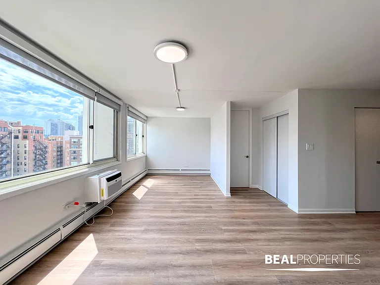 1344 N Dearborn — Photo 27
