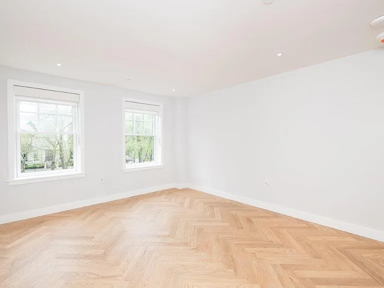 12 Commonwealth — Photo 11