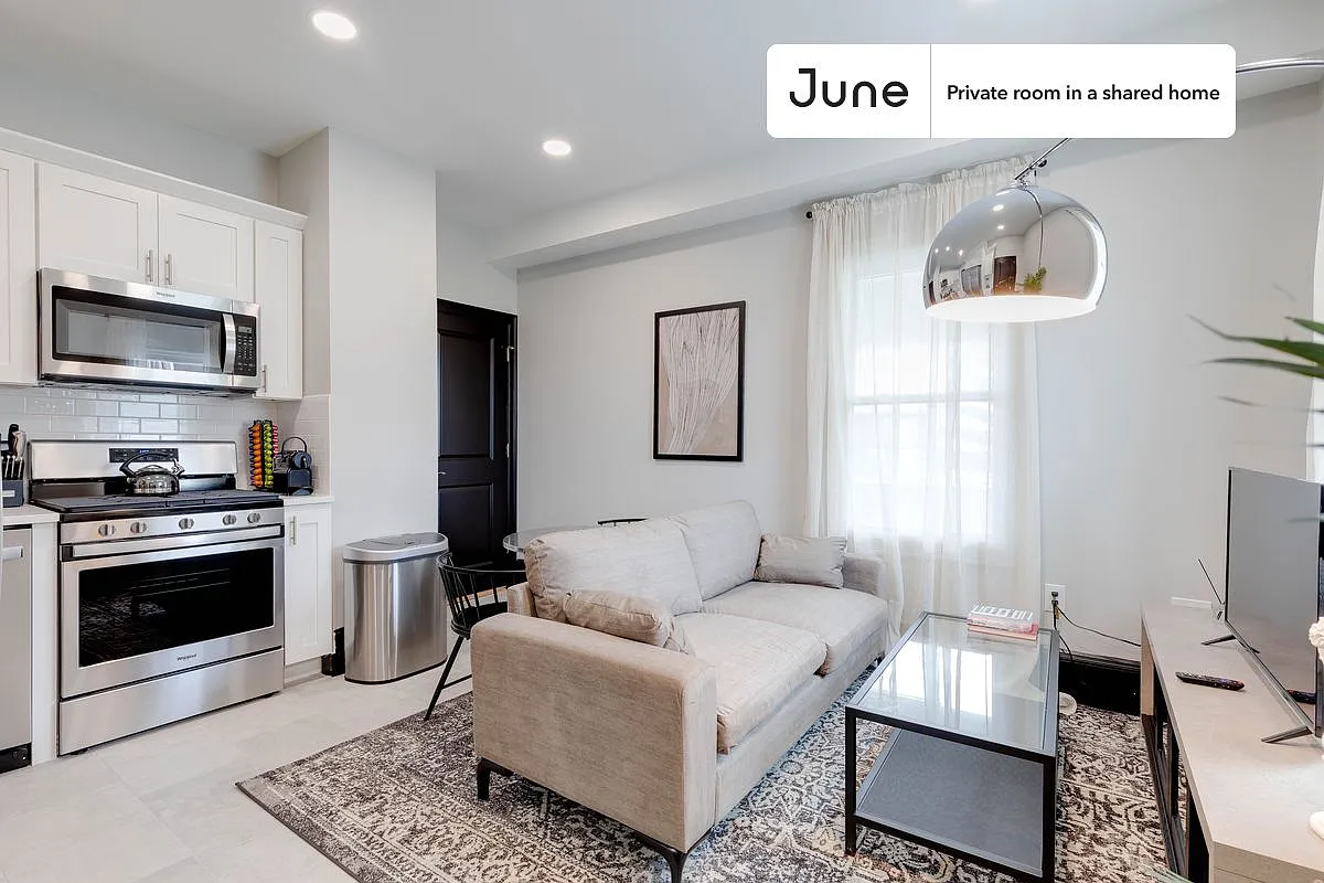 Full bedroom in 4 bed/1.5 bath home in South Boston #194 3C — Photo 2