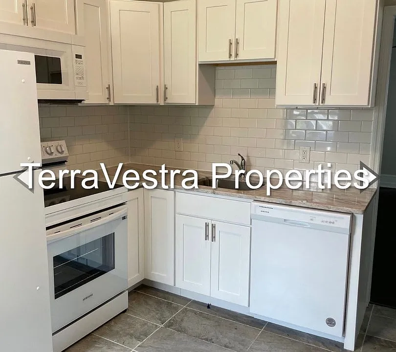 297 N Laurel St #3