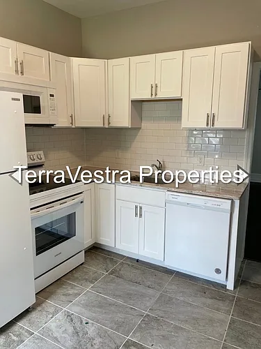 297 N Laurel St #3 Photo 1