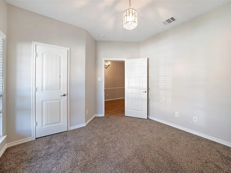 2920 Colorado Dr — Photo 11