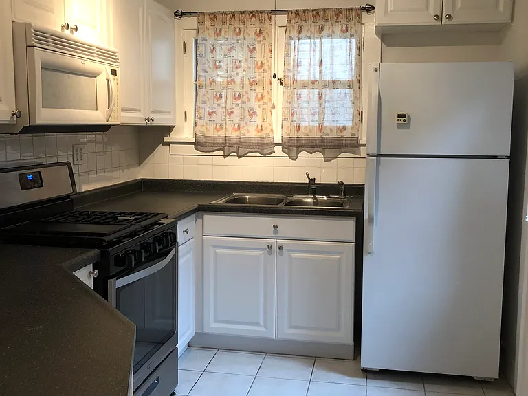 15 S Hancock St — Photo 4