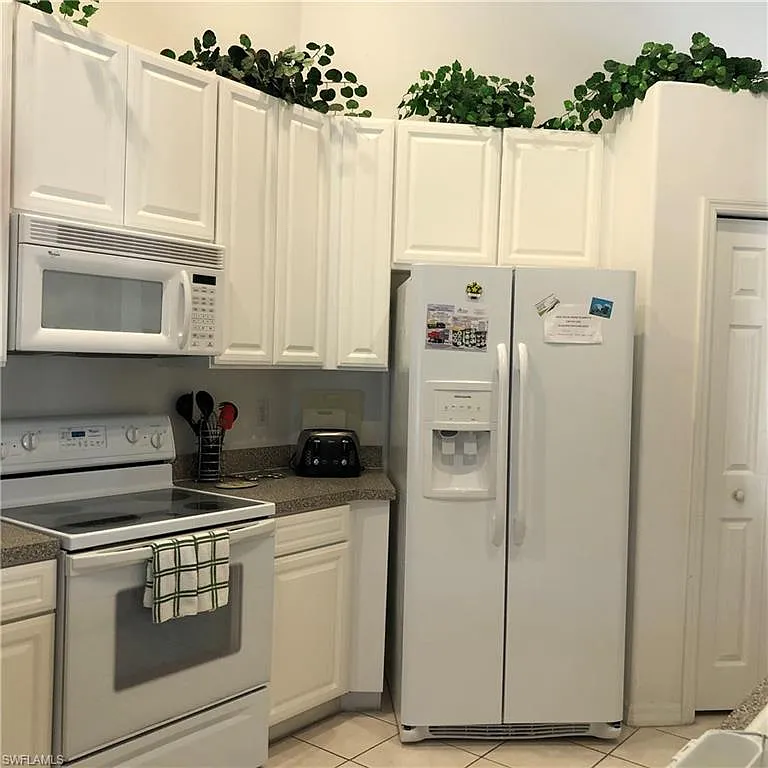 3 bed, 2.0 bath, 1727 sqft, $4,500 — Photo 3