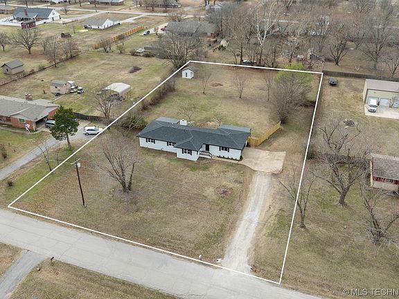 3rd image of 735 Christmas Ln
