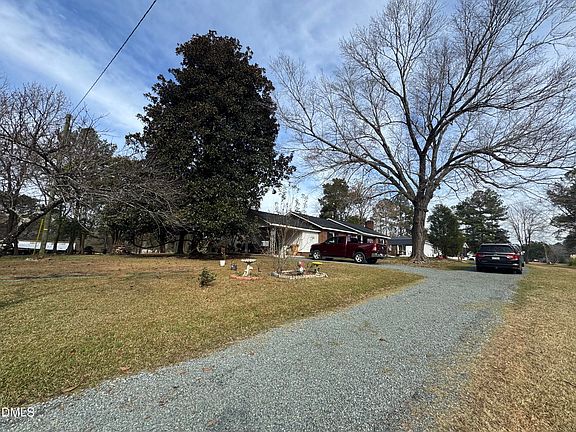 3rd image of 1411 Deep River Rd