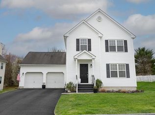10 Mill Pond Ln, Poughquag, NY 12570