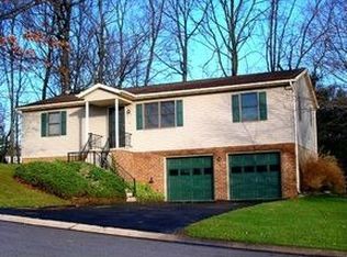 13 Marie Dr, Hanover, PA 17331