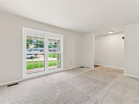 2nd image of 1448 La Cerros Ln