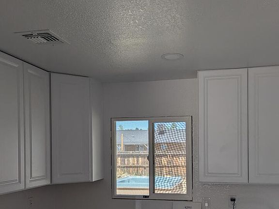 3rd image of 5748 W LUPINE Avenue W