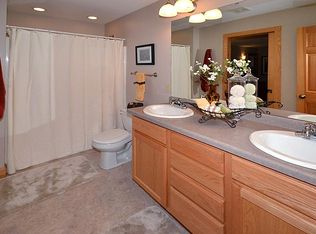 2654 Lexington Ave N, Roseville, MN 55113