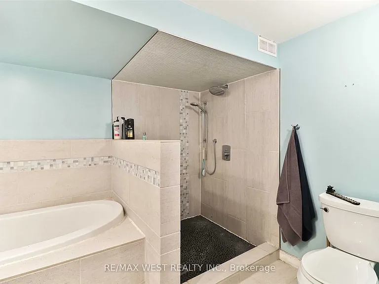 2354 Gareth Rd #MAIN — Photo 18