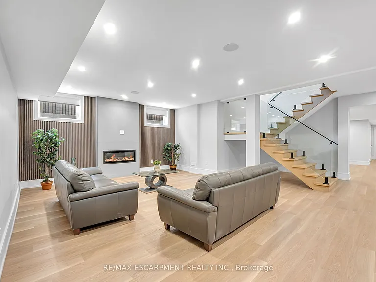 221 Morden Rd E — Photo 41