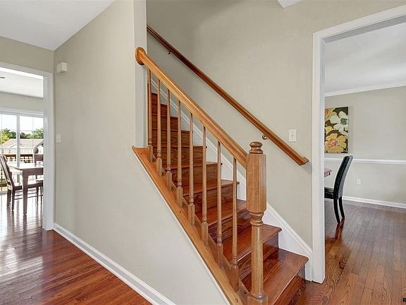 2nd image of 14 Mountain Crest Way