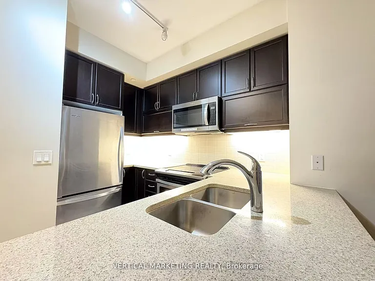 39 Annie Craig Dr #322 — Photo 5