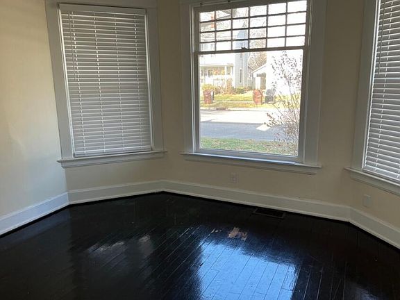 4th image of 513 W Silver St APT 3