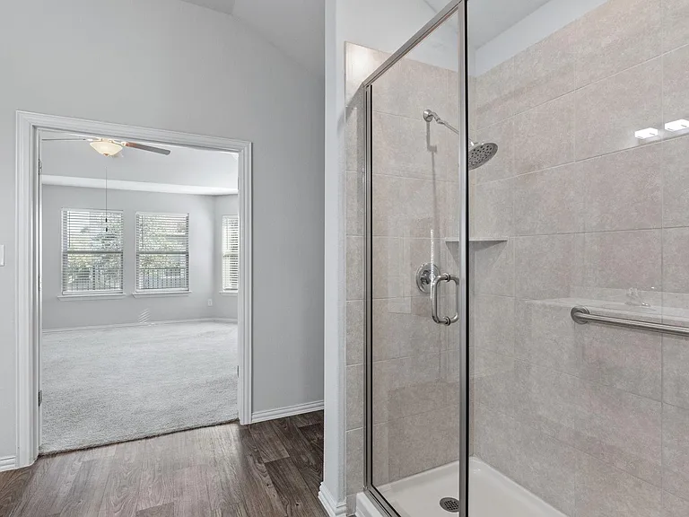 143 Alexander — Photo 22