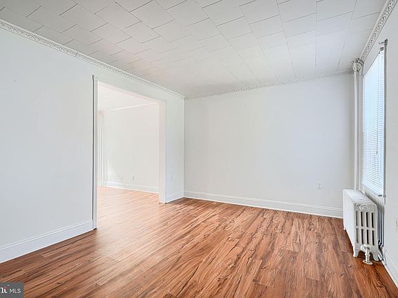 3rd image of 30 Portship Rd