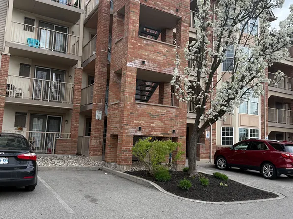 4025 Kilmer Dr #410, Burlington, ON L7M 4M5