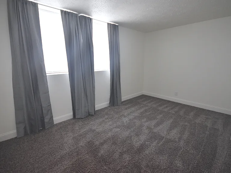 Waveland Place Apartments — Photo 29
