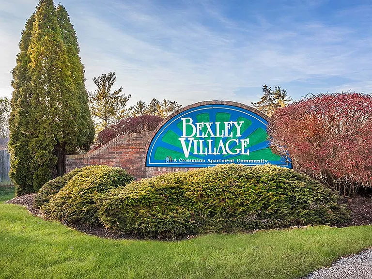 Bexley Village Apartments — Photo 35