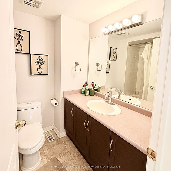 Oakville Townhouse for rent - 4 Bedrooms — photo 9
