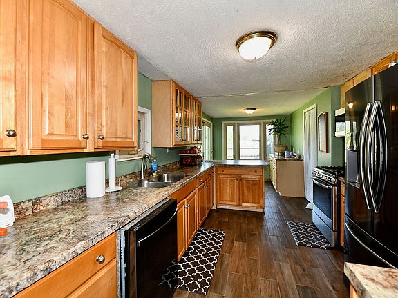 5th image of 809 S 12th St